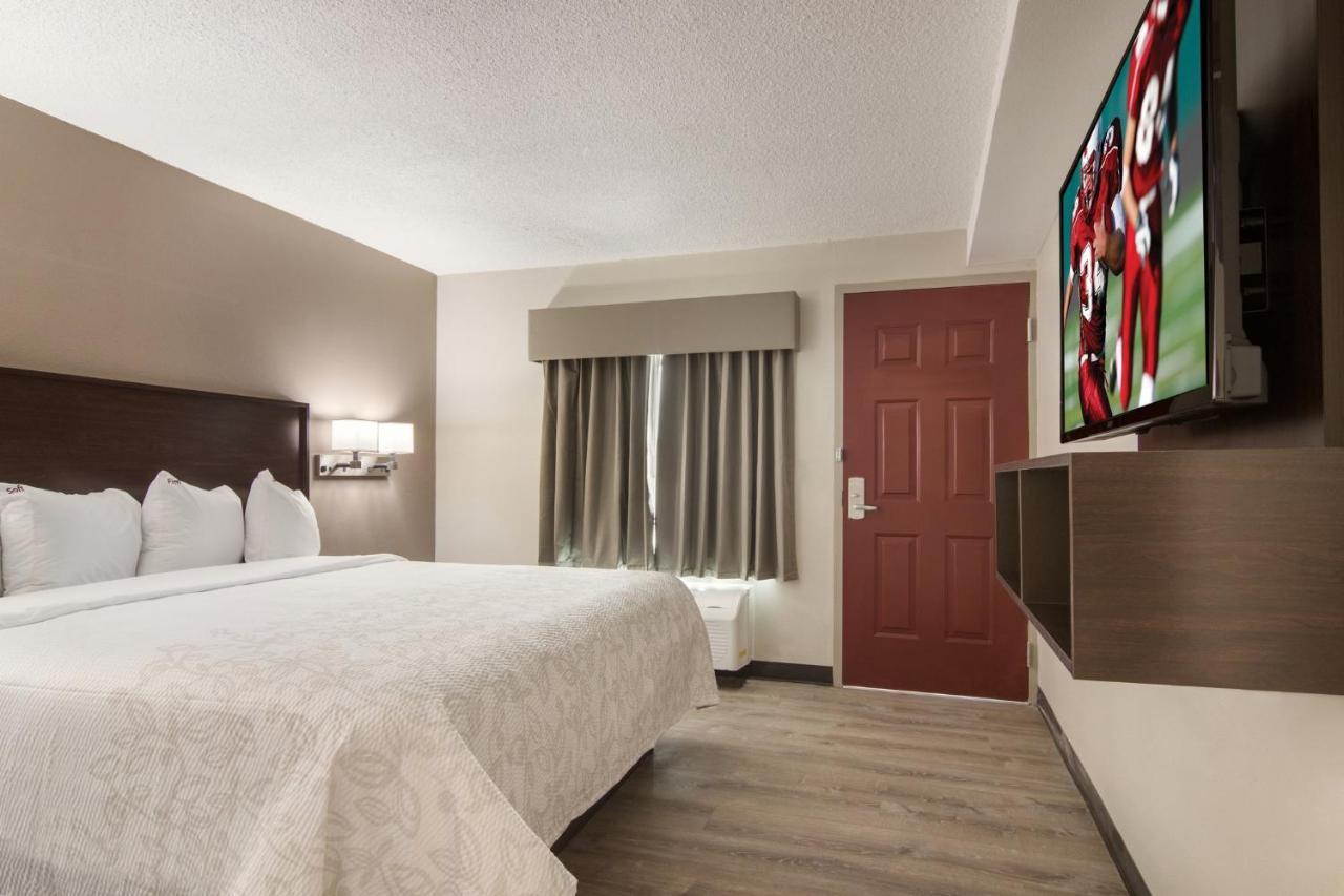 Red Roof Inn Plus & Suites Erie Exterior foto