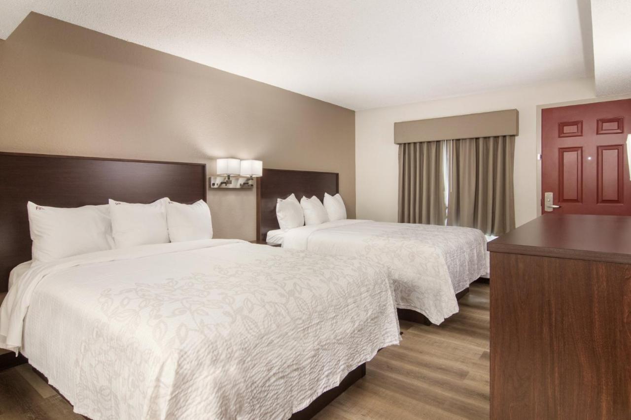 Red Roof Inn Plus & Suites Erie Exterior foto