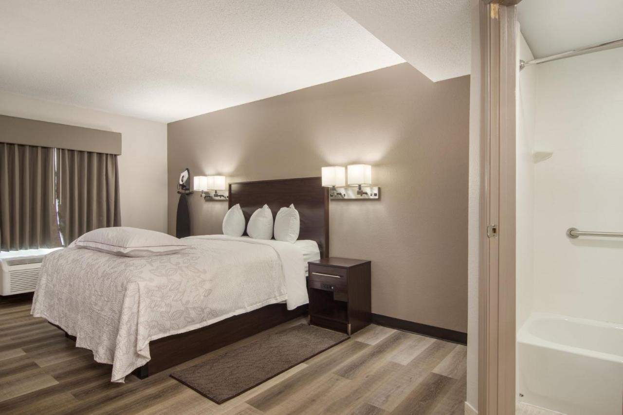 Red Roof Inn Plus & Suites Erie Exterior foto
