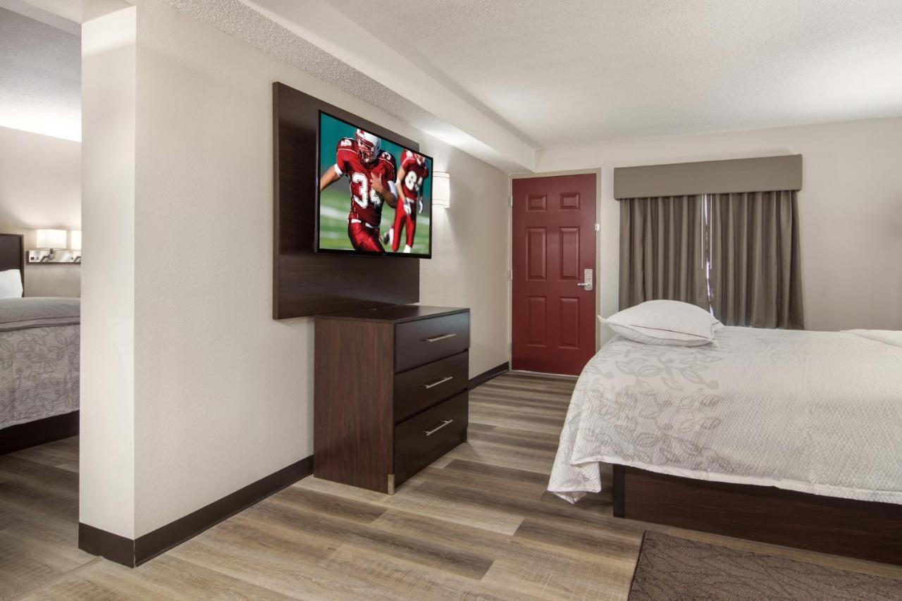 Red Roof Inn Plus & Suites Erie Exterior foto